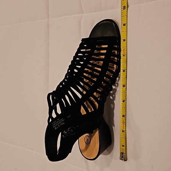 Bella-Vita Black Strappy Suede Heels With Side Zippers Size 7M NWOT - Picture 11 of 11